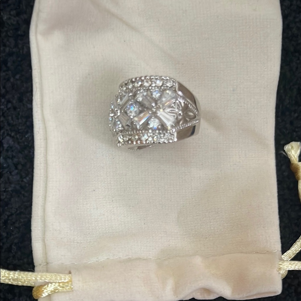 Elegant Silver Women's Ring